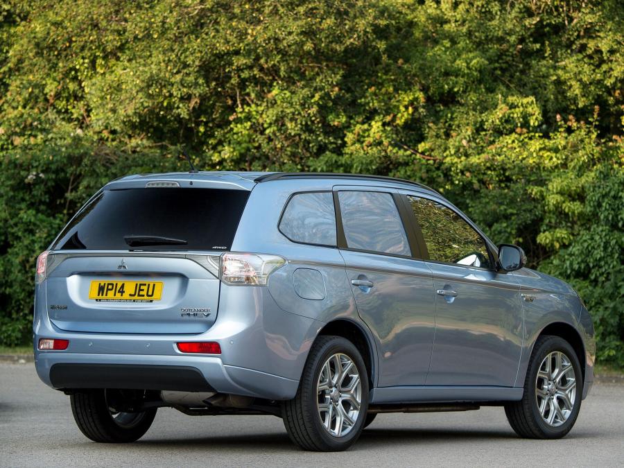 Mitsubishi Outlander GX3h 4Work 2014 года  (фото 2 из 9)
